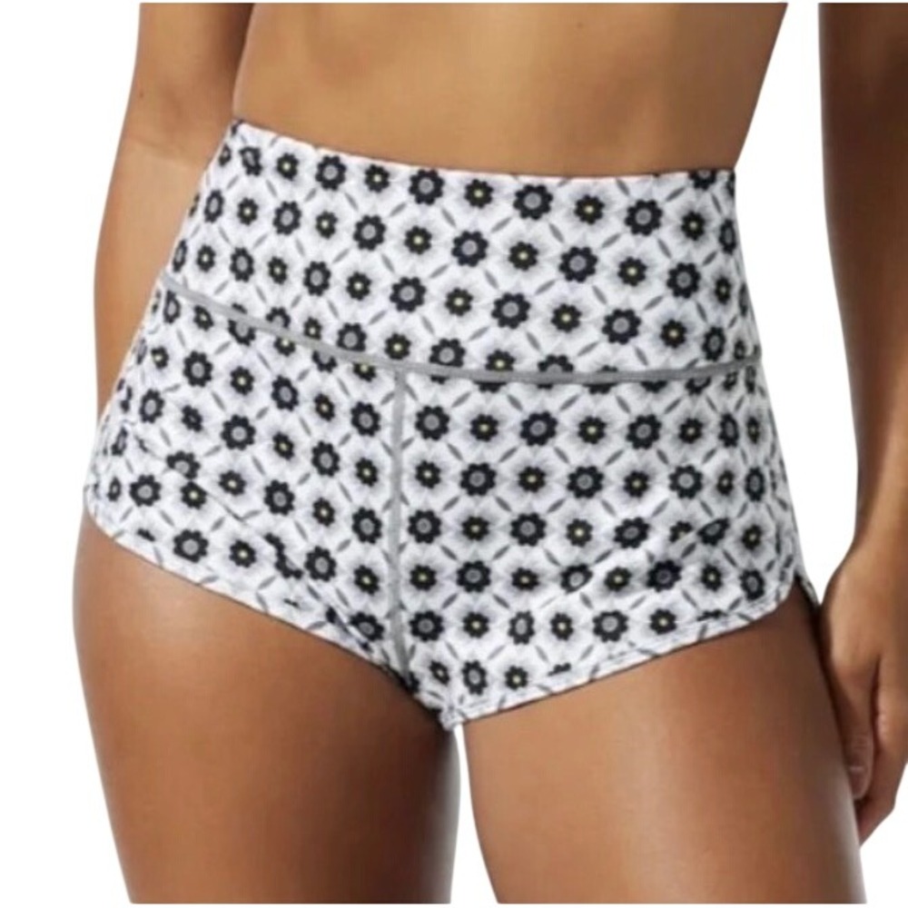 Savage x Fenty Mod Hot Short Women Large Grey Floral High Waist Sport Activewear